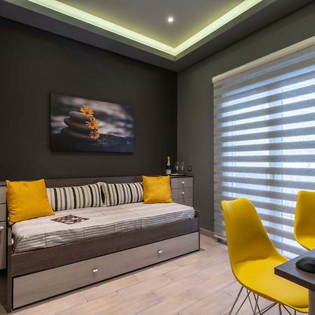 Black N Yellow Apartment Atene Esterno foto