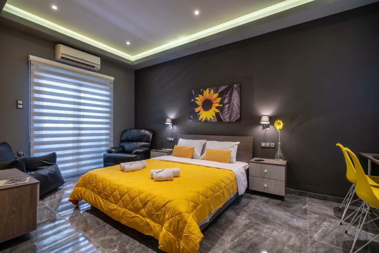 Black N Yellow Apartment Atene Esterno foto