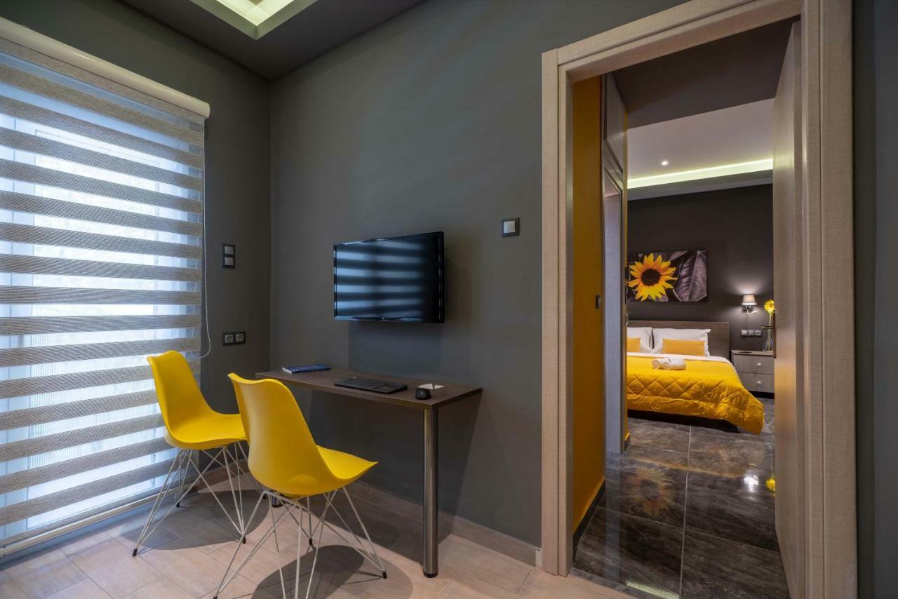 Black N Yellow Apartment Atene Esterno foto