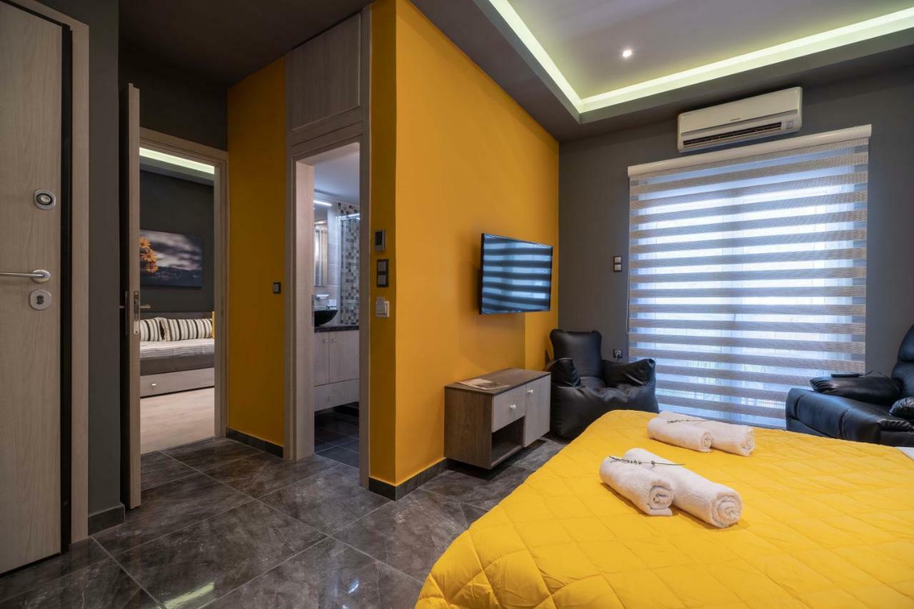 Black N Yellow Apartment Atene Esterno foto